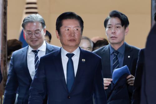 민주 "합당 원칙엔 동의, 현 상황서 추진 어려워"