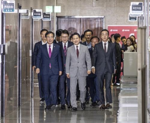 장동혁, 첫날부터 ‘투쟁 모드’…"이재명 정권과 정면승부"