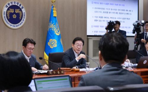 李대통령, 김영훈에 단호히 "직 걸라"...얼어붙은 국무회의, 왜?