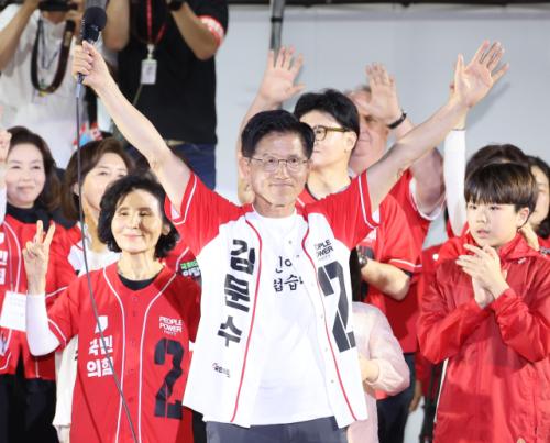 김문수 "투표는 '방탄유리' 뚫는 강력한 힘…괴물 총통 독재 막자"