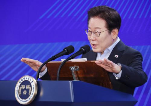 '휴가 중' 李대통령 "호우 피해 최소화…적극행정 나서야"