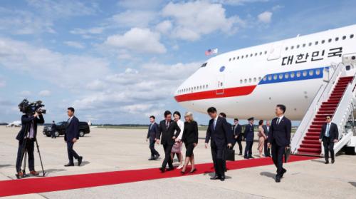 영빈관 대신 호텔서 숙박하는 李대통령, 공항엔 국무부 부의전장이 영접