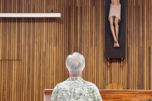 '조국 특별사면' 건의한 문재인, 성당 찾아 기도