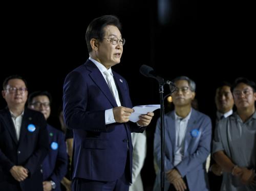 ‘보은사면’ 논란에 李대통령 지지율 하락세 ‘뚜렷’