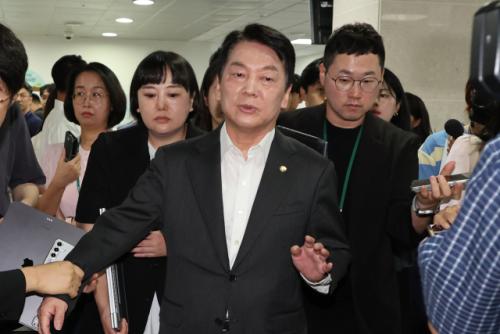 안철수 "국민 혈세 빨아먹는 흡혈귀 정부…퍼주기 멈추라"