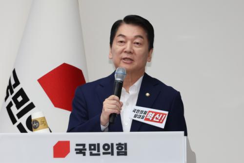 안철수 "개미핥기 李 대통령…국민은 증시 폭락으로 휴가비 다 날려"