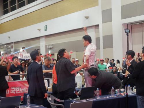 "배신자" "음모론자" 두 쪽 나버린 국민의힘 대구경북 합동연설회  