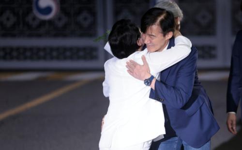 조국, 오늘 DJ 묘역 참배…정치 복귀 시동