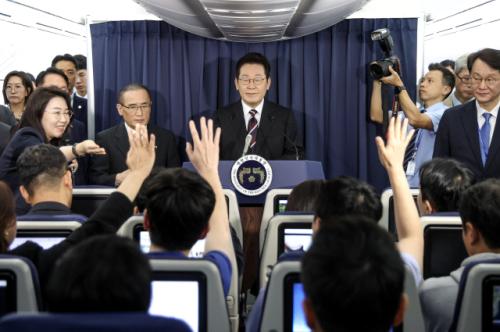 한미 정상회담 나서는 이 대통령 "제한을 두지 않고 필요한 얘기는 다 해볼 생각"