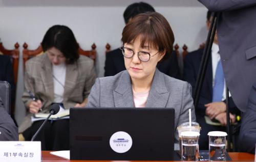 與 "김현지 문제 없는데 부를수 있나…국힘이 정쟁으로 삼아"