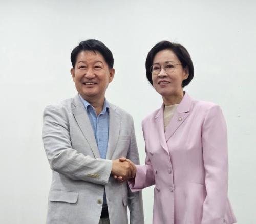 [속보] 권영진, 국힘 대구시당위원장 후보 사퇴…"대구와 당을 위해 양보"