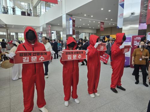 국민의힘 전당대회 D-day…장외 응원전도 후끈