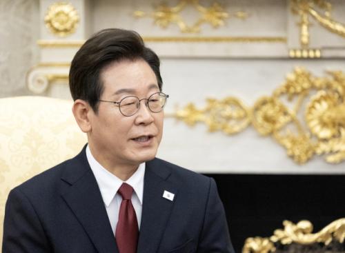 李대통령 "국방비 증액할 것…방위태세 철통같이 유지"