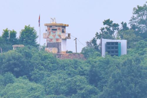 [속보] 북 "한국, 공사중인 우리군에 사격…도발행위 중단하라"