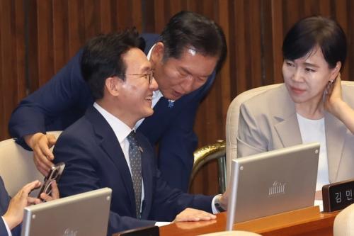 김민석 총리 임명동의안 통과...국민의힘 불참 속 여당 단독 처리