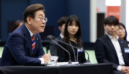 이재명 대통령, 대통령실 직원 과로로 쓰러졌다는 소식에 "맡은 일 걱정 말고 건강 회복에만 집중"