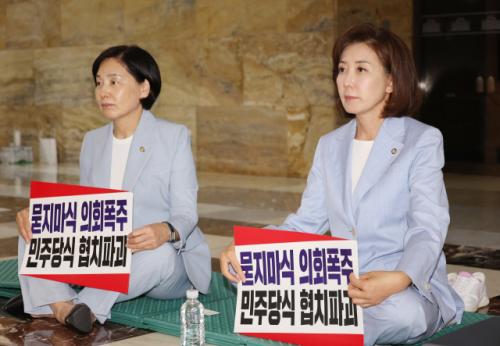 "김민석 지명 철회" 나경원, 인준되자 농성 접어…"전장 옮긴다"
