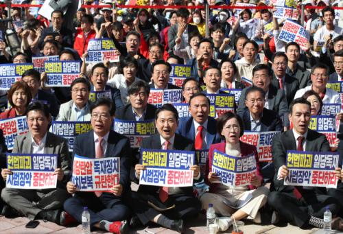 "사법 파괴 중단하라" 국힘, '보수의 심장' 대구서 5년여 만에 장외투쟁