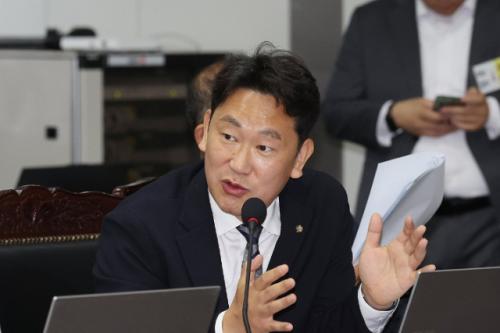 '노무현 사위' 곽상언 "노무현재단이 유시민 홍보업체인가"