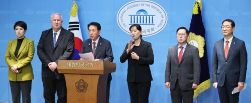 李 나토 불참, 러시아와 대립각 부담?…野 "안보가 위태롭다"