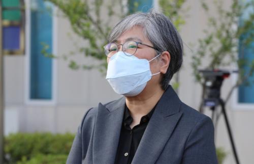 'K-방역' 정은경, 배우자 코로나19 주식 투자 의혹…보건복지부 장관 멀어졌나