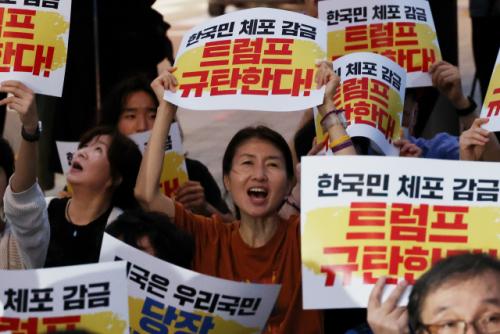 [취임 100일] <외교통상> 李 대통령 "미국 현지 국내 기업인 억류 당혹스럽다"