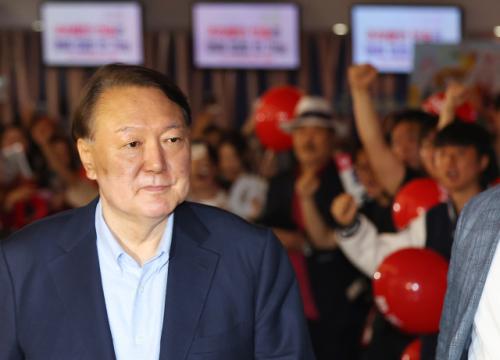 尹 "지금은 김문수가 해답, 힘 모아달라"…전광훈 집회서 대독