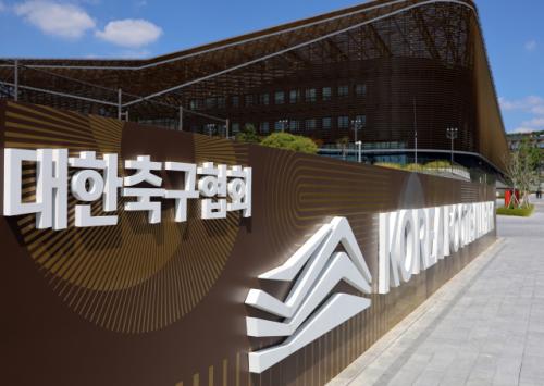 [속보] '심판 성접대' 논란 축구협회 결국 사과…"깊이 반성, 쇄신하겠다"
