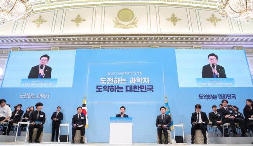 이재명 대통령 "과학기술이 나라 역량 그 자체, 과학인재 강력 육성"