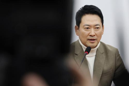 장동혁 “당대표 재신임 요구 하려면 의원직 걸라”