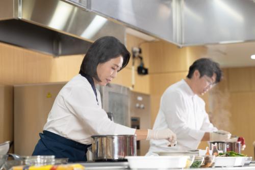 요리책도 냈던 김혜경 여사, '잡채 파스타' 만들어 K푸드 홍보