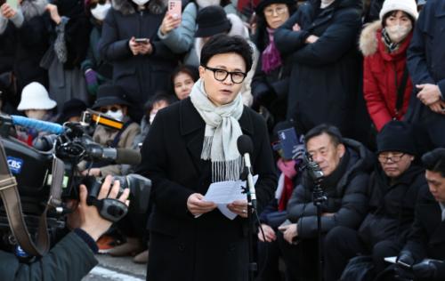 '한동훈 제재 필요' 43%…공천헌금 논란, 지방선거 영향 '크다'