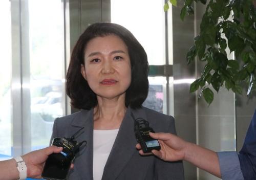 이진숙 방통위원장, 법인카드 유용 혐의로 경찰 조사..."정치적 목적" 반발