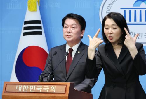 안철수 "한동훈, 과자 먹으며 라방할 때 아냐"…오늘 김문수와 비공개 면담
