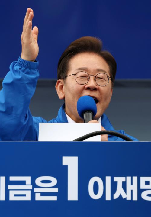 [속보] 이재명 "尹 탈당은 정치전술…국힘이 제명했어야"