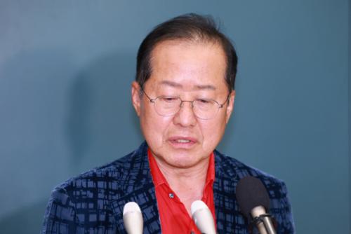 홍준표, 국힘 소장파 저격 "빈대정치 하고 있는 것"…장 대표 치켜세워