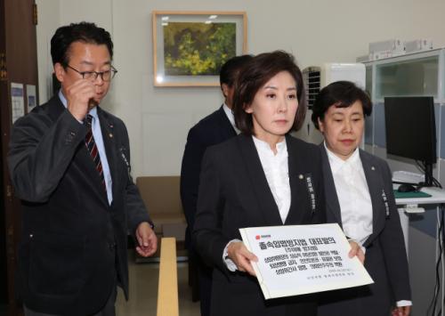 "발언 기회 달란 野의원 291회 무시"…나경원 '추미애 방지법' 대표발의