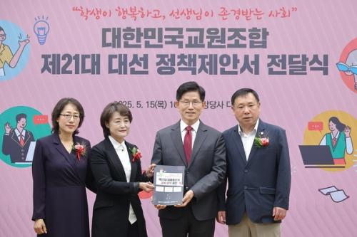 김문수 서울서 유세 행보...중소기업·교육계 연쇄 접촉