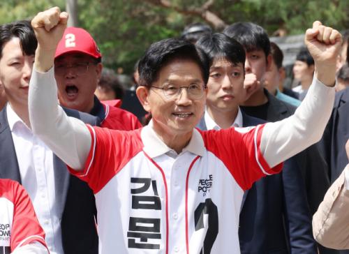 '이재명 맹추격' 김문수, 한동훈·홍준표 '러브콜'…지지층 재결집 총력