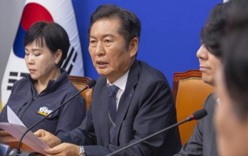 '춘스톤'이 매수하면 정부사업선정…내부자거래 의혹에 제명