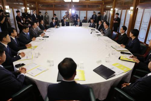 당정 "물가안정에 모든 수단 동원…가공식품 인상률 최소화 검토"