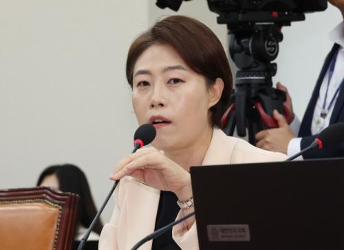 [속보] 국힘 "대규모 특검, 광란의 정치보복…상대 진영 궤멸시키겠다는 것"