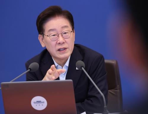 [속보] 李대통령 지지율 또 하락…42%로 취임 후 최저