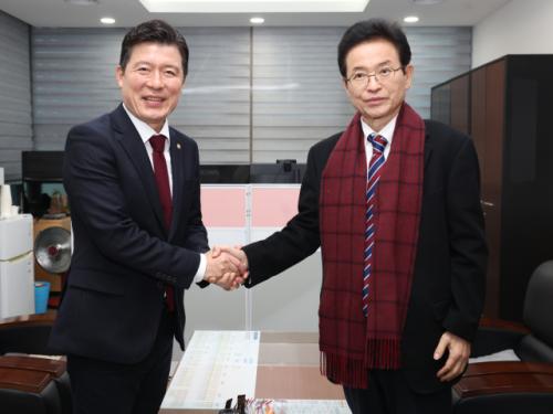 이철우 경북도지사, 구자근 의원 만나 '대구경북 통합 특별법 추진' 당부