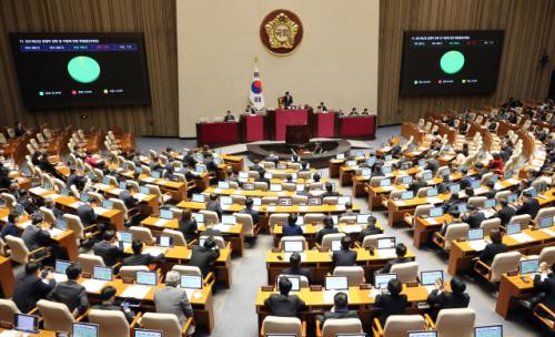 52시간 뺀 반도체특별법 등 비쟁점법안 90건 본회의 통과