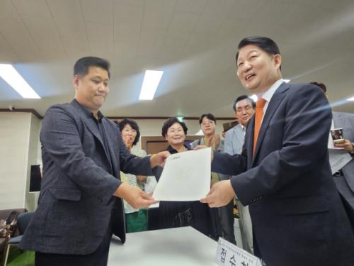 권영진 "대구 위기 극복 위해 시당위원장 출마" 9일 후보 등록 마쳐