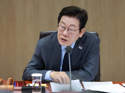 李대통령 반중시위에 "그게 표현의 자유? 깽판이지…관광객 늘려야 하는데 내쫒아"