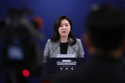 청와대 "美에 관세합의 이행 의지 전달…차분히 대응"