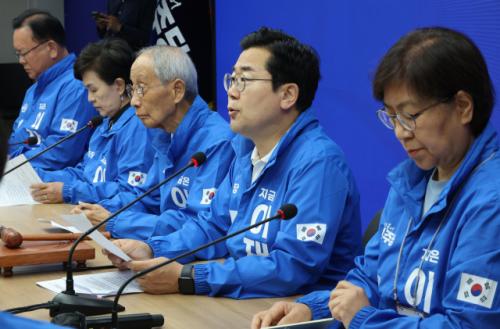 민주당, '비법조인 대법관' 논란 불끄기 돌입…"법안 철회 지시"