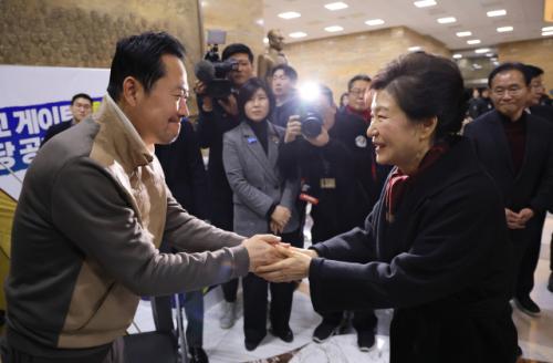 "장동혁, 단식으로 얻은 것 없이 건강만 잃어…박근혜는 왜 등장했는지 이해 안가" 김종인의 비판